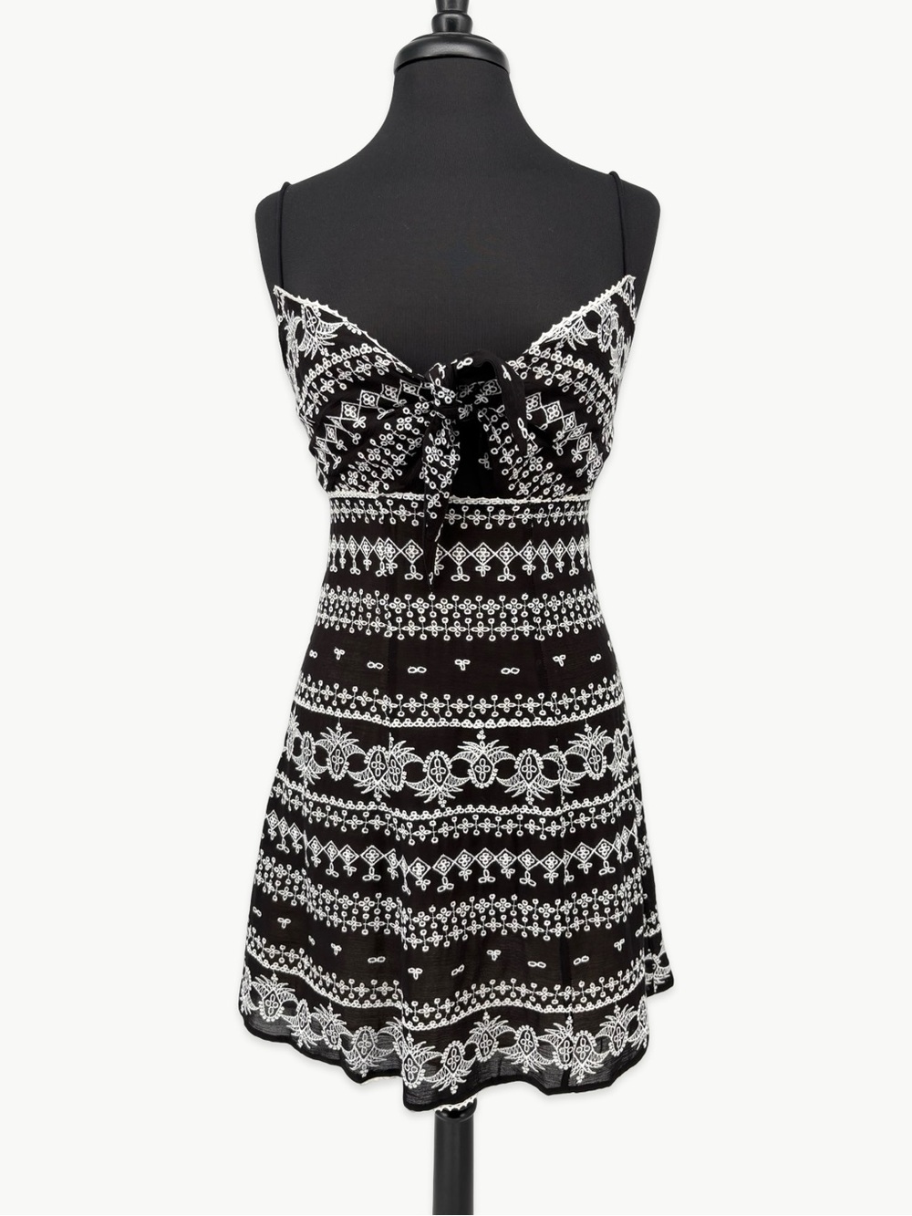 Alice + Olivia Roe Dress Size 6 Black White Embroidered Tie Front NWT